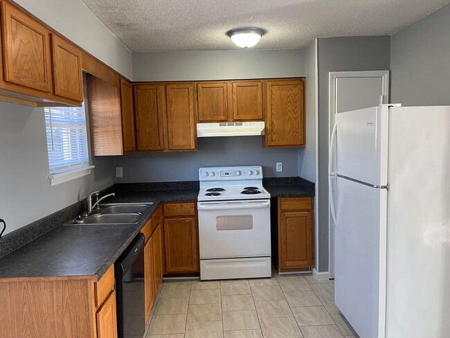 Photo - Beautiful 3 Bed, 1 Bath Convenient Location Mins From Hospital and Shopping