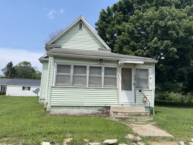 Building Photo - 1221 Clarence St Rental