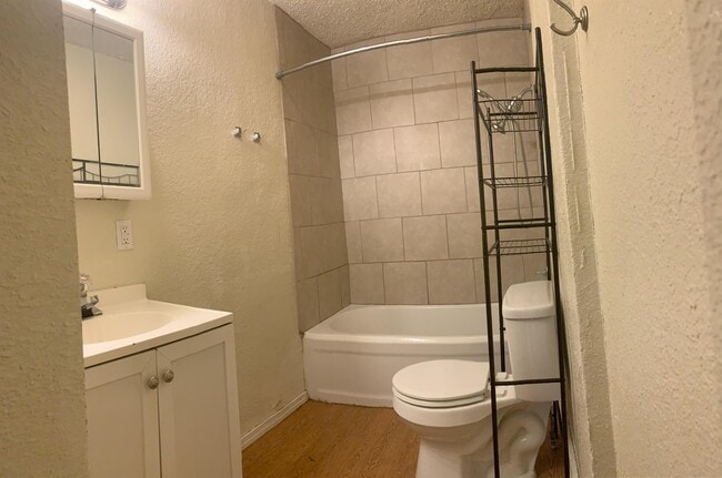 Photo - 1104 Wallace St