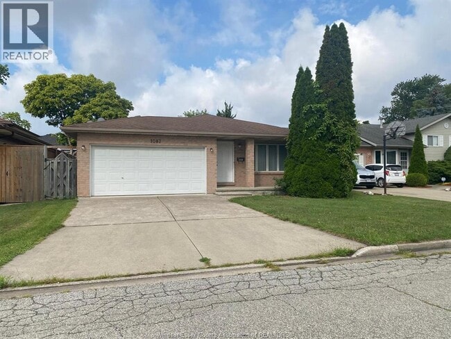 Photo - 1087 Brookview Crescent