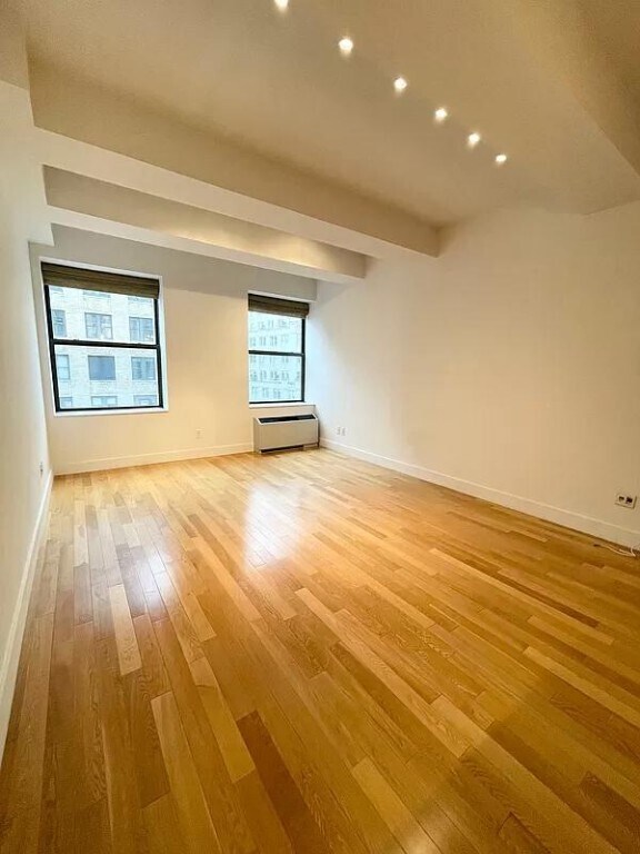 99 John St Unit 2208