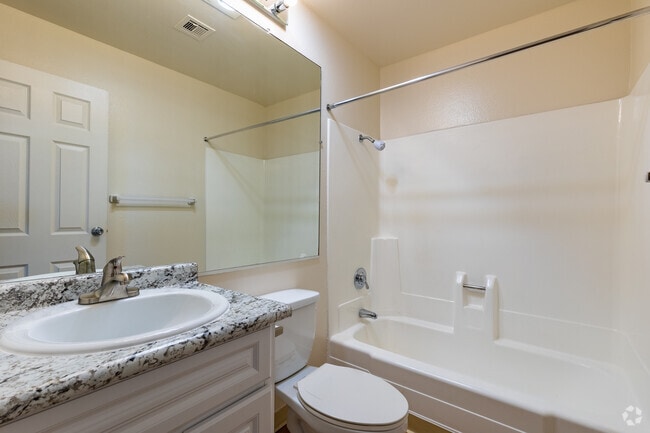 2 BR, 1 BA - 760 SF