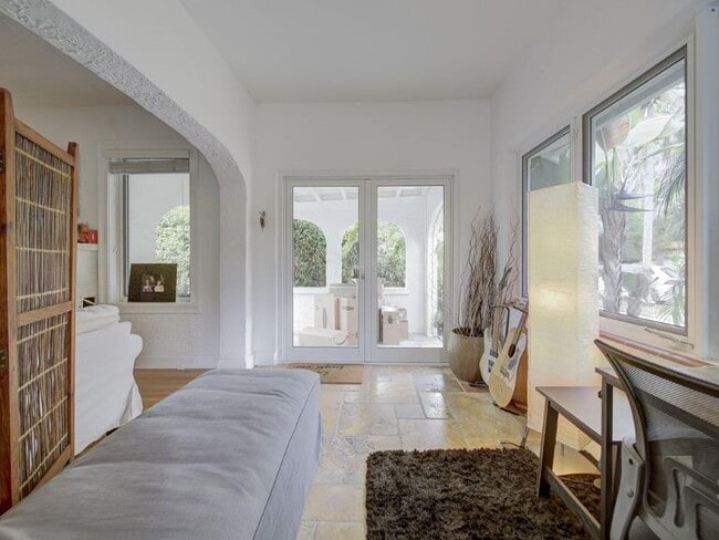 Photo - 1212 Medina Ave