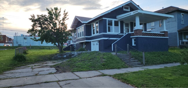Building Photo - 714 Vine St Rental