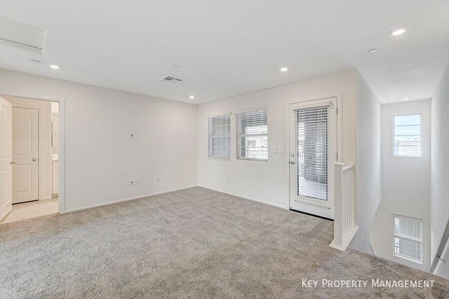 Photo - 5740 CRENELLATED St