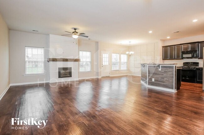 Photo - 732 Redbud Ln