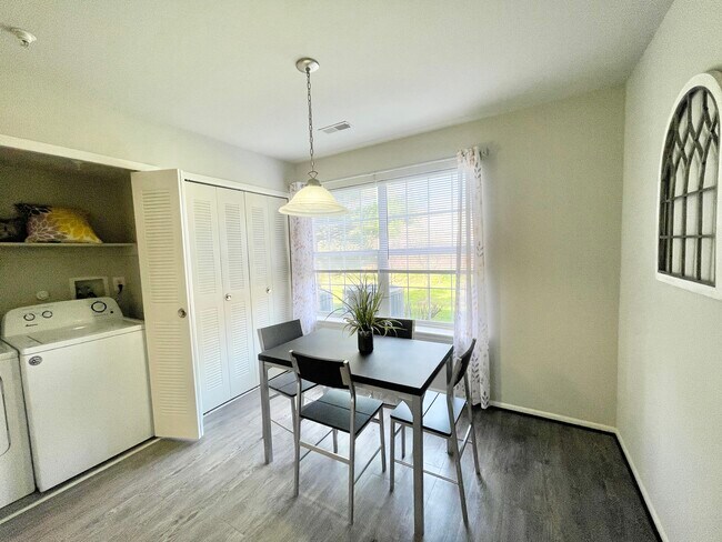 Eat-In Kitchen
