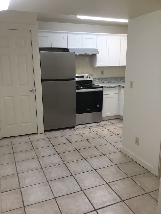 Photo - 1029000 Unit B