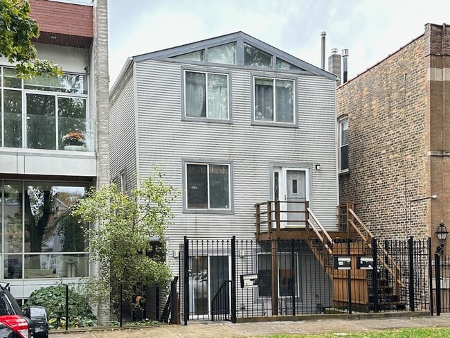 Building Photo - 1827 N Marshfield Ave Rental
