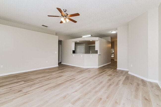 Photo - 807 Greenbelt Cir