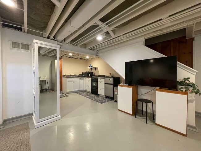 Photo - 326 Greenlow Rd Unidad Private Furnished in Academy Heights