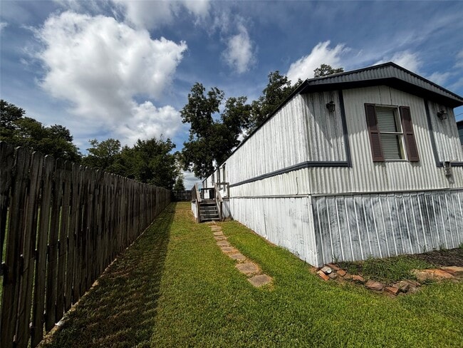 Building Photo - 508 Smith Hill Rd