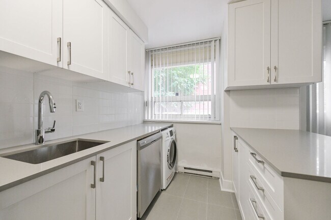 Photo - Bloor Yonge Tower Unit 00101