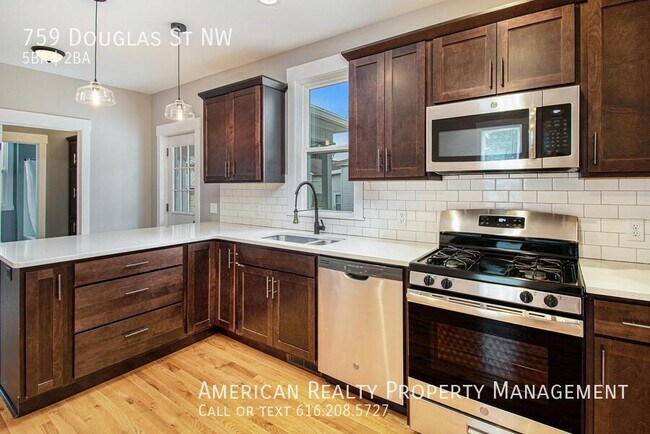 Photo - 759 Douglas St NW