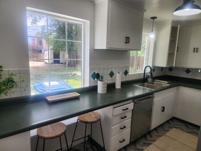 Photo - 2 Bedroom home with large fenced yard