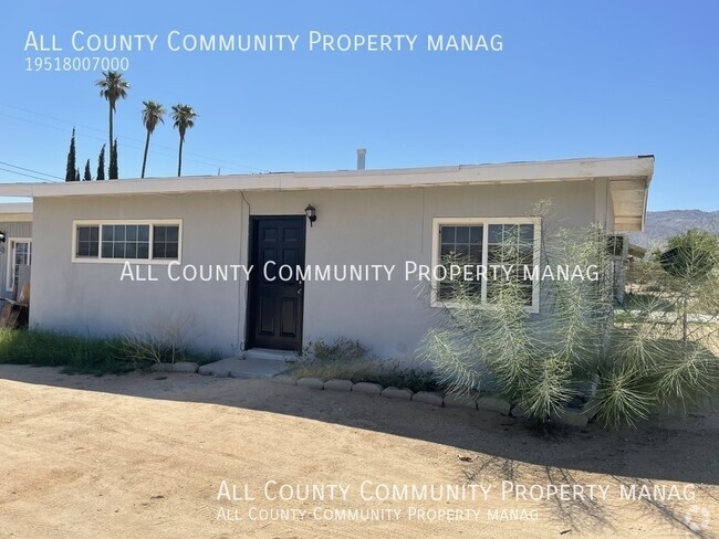 Building Photo - 2 Bed 1 Bath Apartment In Twentynine Palms! Unit A