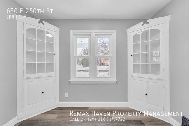 Photo - 650 E 250th St