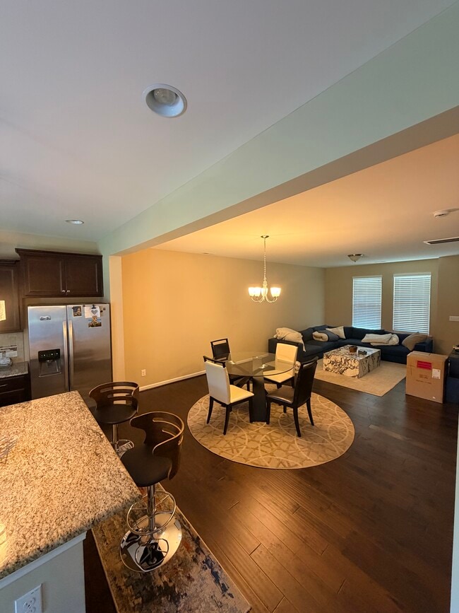 Photo - 1122 Midtowne Way