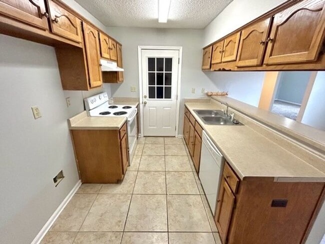 Photo - Now Leasing A 5 Bedroom 2 Bath Home In Memphis. Availalbe Now
