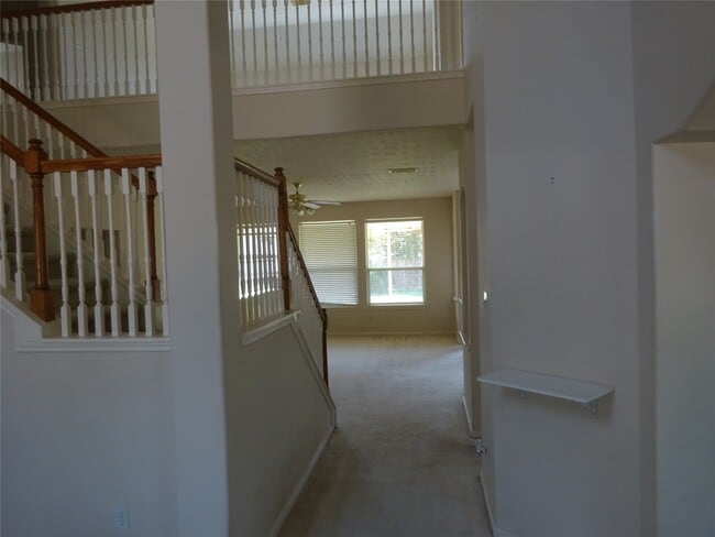 Photo - 515 Plantain Ln