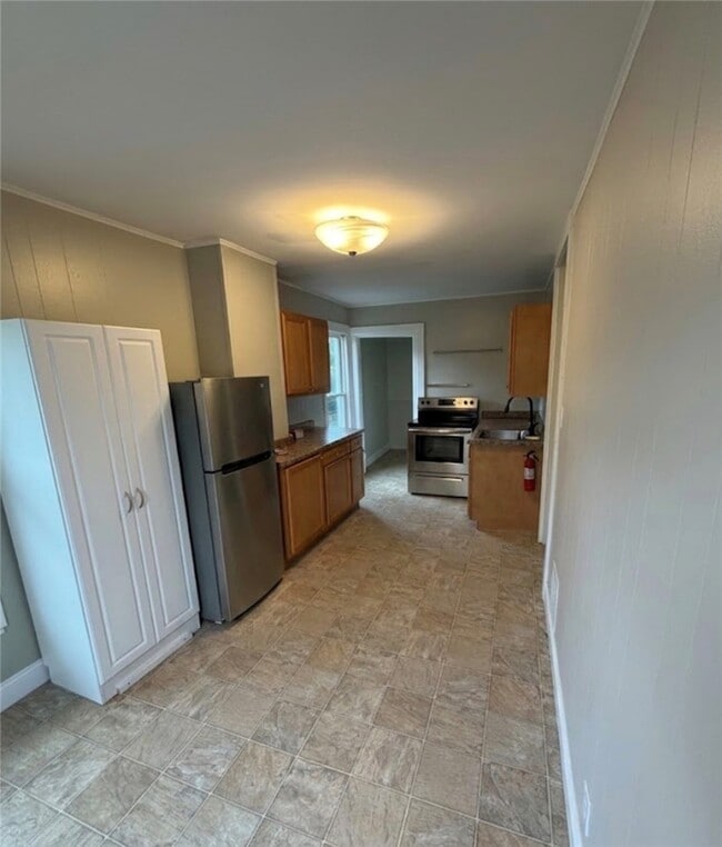 Photo - 313 Roe Ave