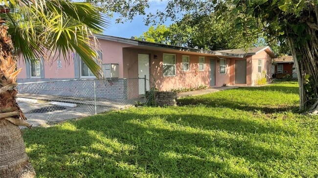 Building Photo - 5200 NW 16th St Unit 2 Rental