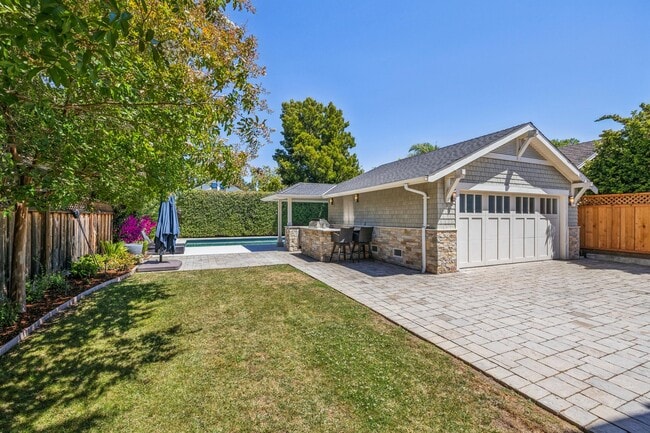 Photo - 1517 Howard Ave
