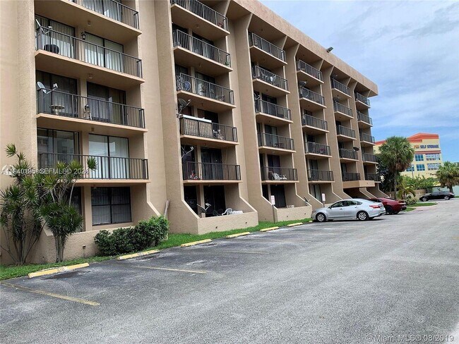 Building Photo - 16751 NE 9th Ave