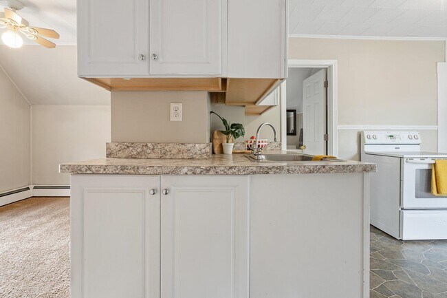 Photo - 337 Milford St Unit Floor 2