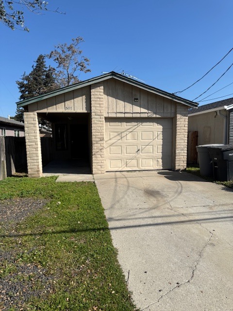 Photo - 591 N 4th Ave