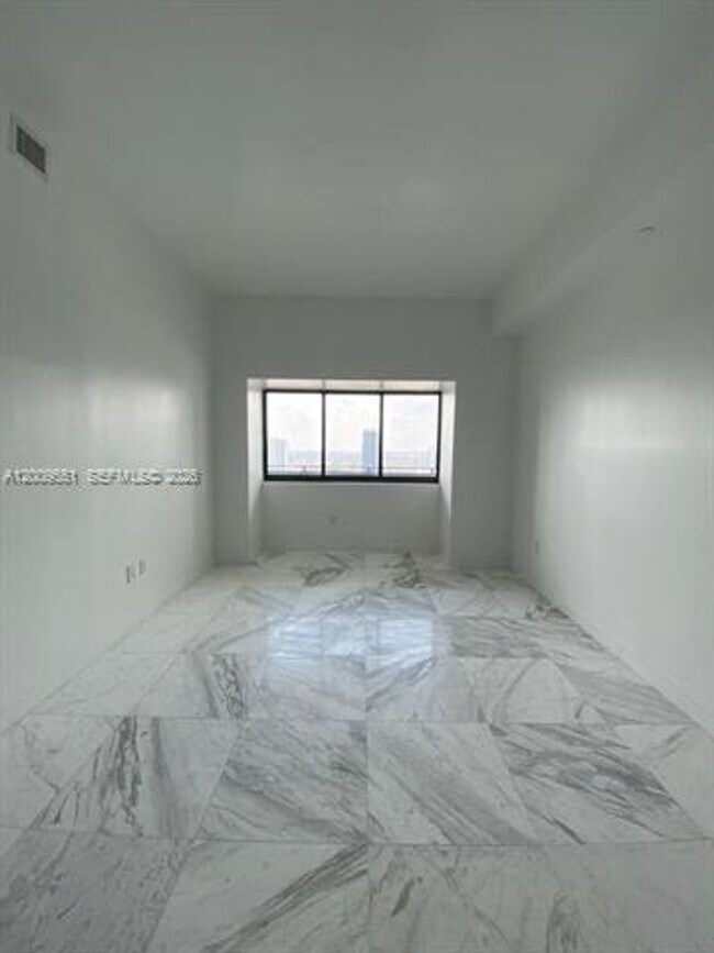 Photo - 480 NE 31st St Unidad 480 NE 31st St # 2403