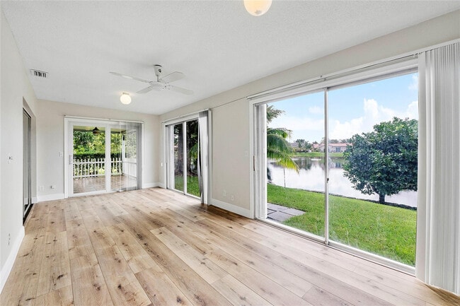 Photo - 10120 NW 71st St