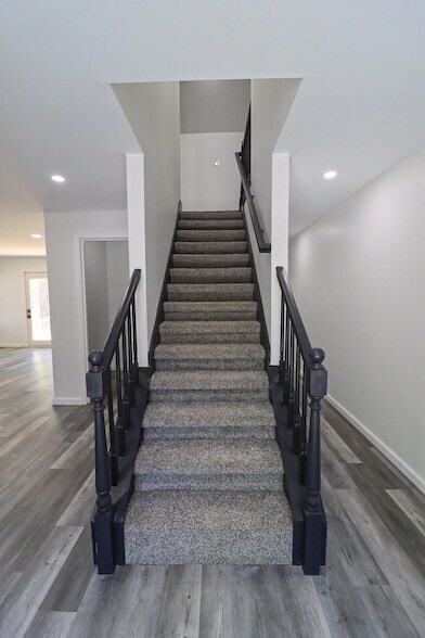 Photo - 1080 West Side Dr