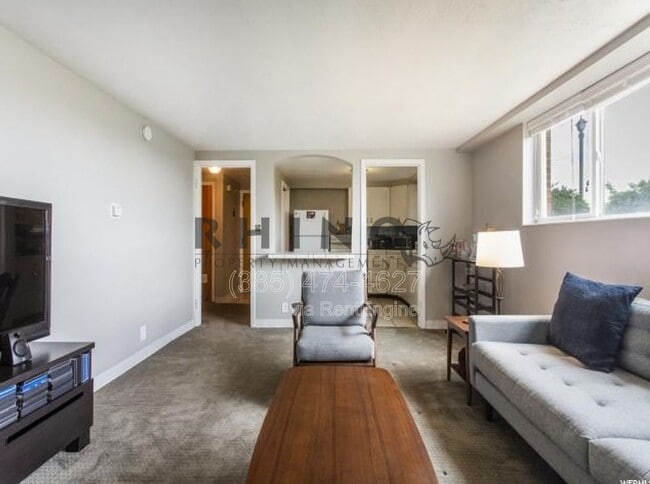 Photo - 615 Grand St E Unit 1