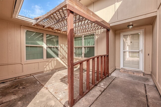 Photo - 15934 Beechnut St