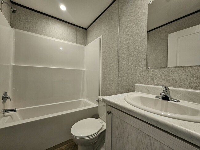 Photo - 527 Suwanee Dr