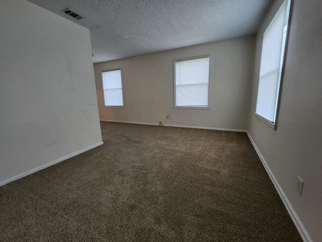 109 NW Gilliland Rd