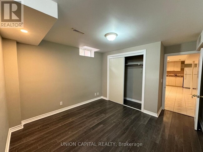 Photo - 73 Manston Crescent
