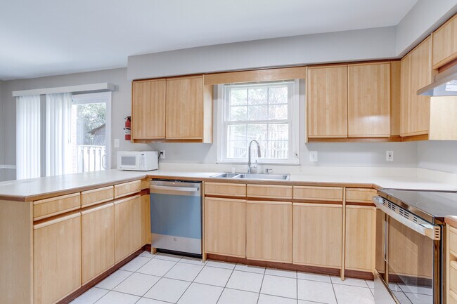 Photo - 4685 Forestdale Dr