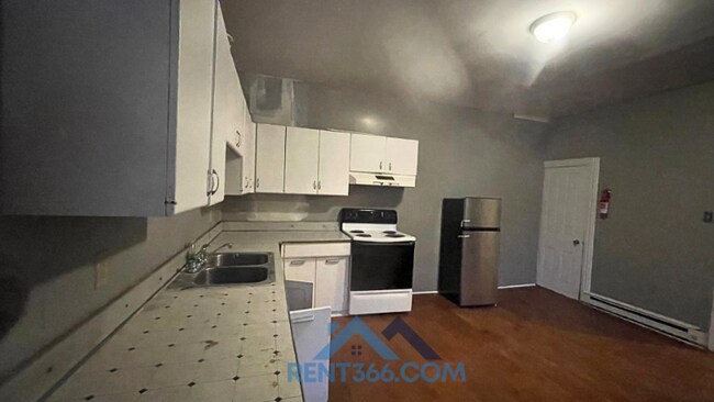 Photo - 101 N George St Unit 1