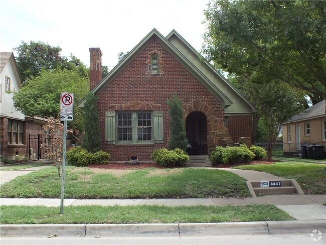 Building Photo - CHARMING COTTAGE Rental