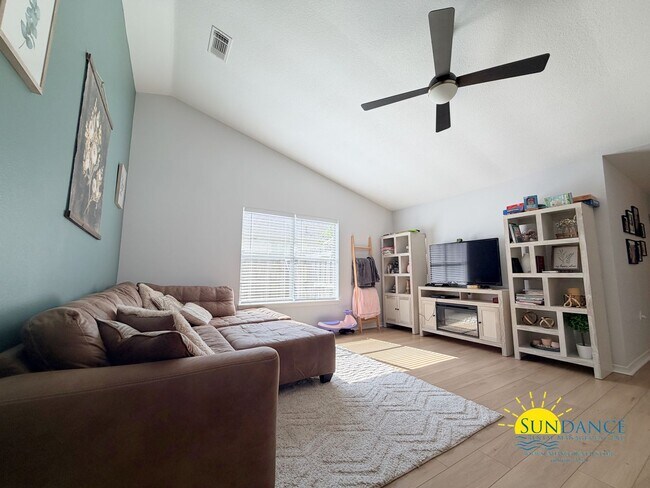 Photo - Stunning 3 Bedroom Home in Gulf Breeze with stand out accents!