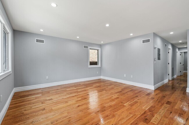 Photo - 264-52 73rd Ave