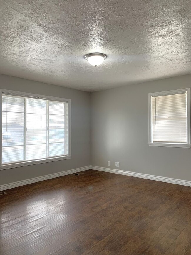 Photo - 423 E 450 S