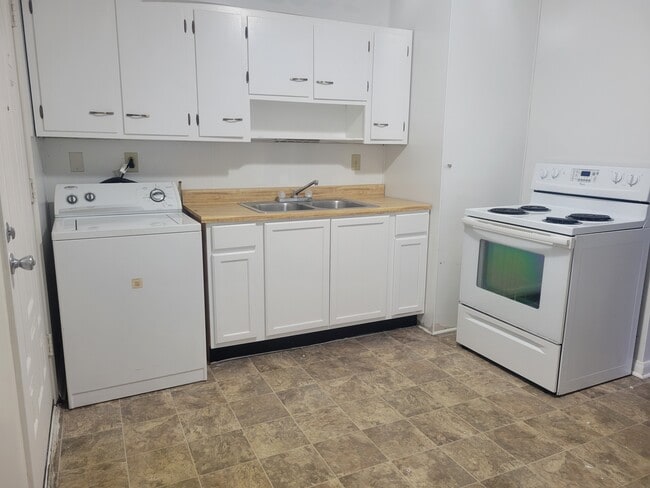 Building Photo - 1323 Brentnell Ave