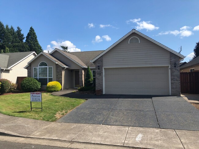 Larger Three Bedroom Home in Keizer - Larger Three Bedroom Home in Keizer