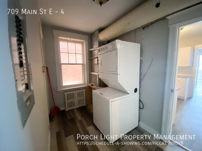 Photo - Spacious Two Bedroom Huge Kitchen Private Laundry Unit 4