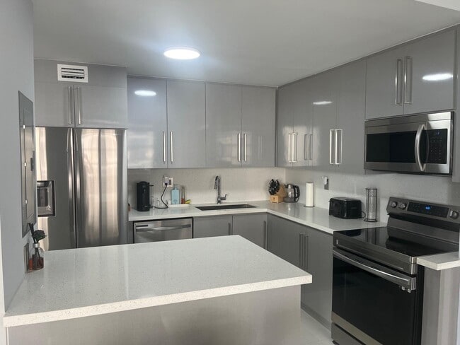 Photo - 1849 S Ocean Dr Unidad 608