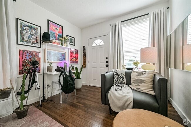 Building Photo - 415 Fairview St Unit 3 Rental