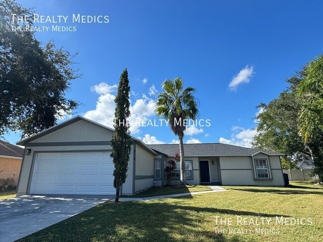 Photo - 313 Azincourt Ln